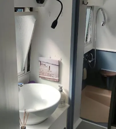 Superbe Bateau Decouvrable Avec Parking Gratuit Bateau-hôtel *