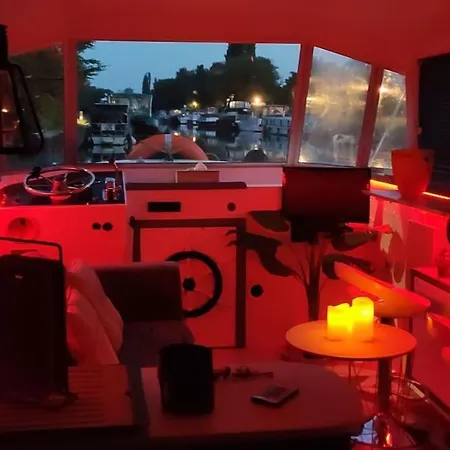 Superbe Bateau Decouvrable Avec Parking Gratuit Bateau-hôtel Seneffe