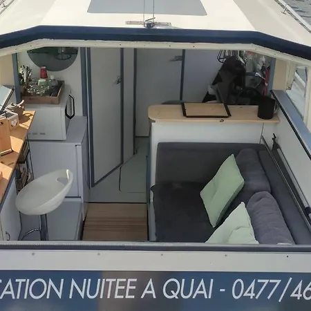 Superbe Bateau Decouvrable Avec Parking Gratuit Seneffe