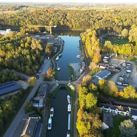 Superbe Bateau Decouvrable Avec Parking Gratuit