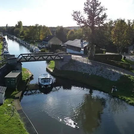 Superbe Bateau Decouvrable Avec Parking Gratuit Bateau-hôtel *